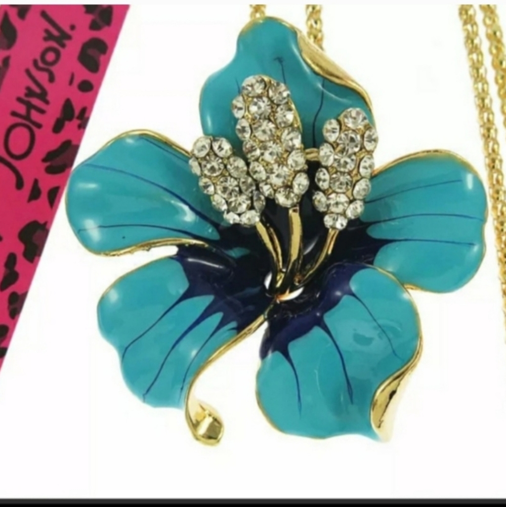 Betsy Johnson Neclace With Lovely Enamel & Crystal Pendant
